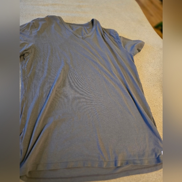 Calvin Klein LG gray T-shirt, Good Condition - Picture 1 of 3